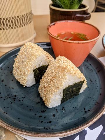 Onigiri z tuńczykiem